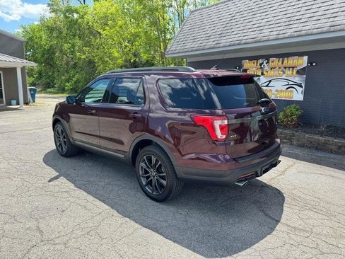Used 2018 Ford Explorer XLT w/ Equipment Group 202A image 7