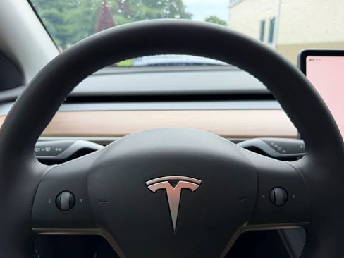 Used 2023 Tesla Model Y Long Range AWD/4WD image 25