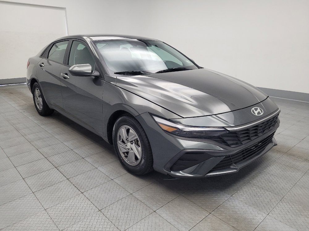 Used 2025 Hyundai Elantra SE FWD image 13