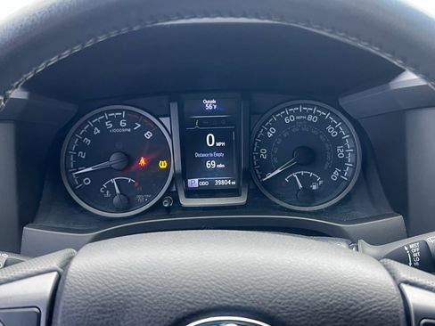 Used 2021 Toyota Tacoma TRD Sport w/ Technology Package image 20