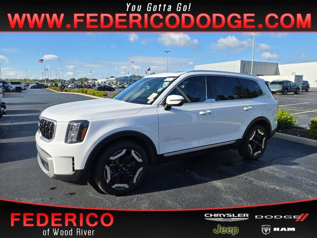 Used 2023 Kia Telluride EX w/ EX Captain's Chair Package FWD image 1