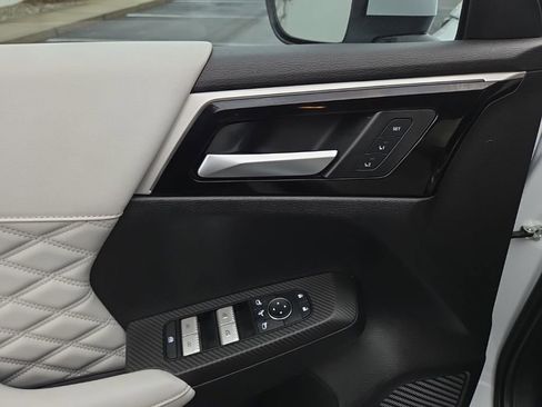 Used 2024 Mitsubishi Outlander SEL image 23