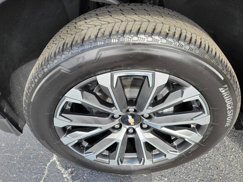 Certified 2025 Chevrolet Suburban High Country image 47