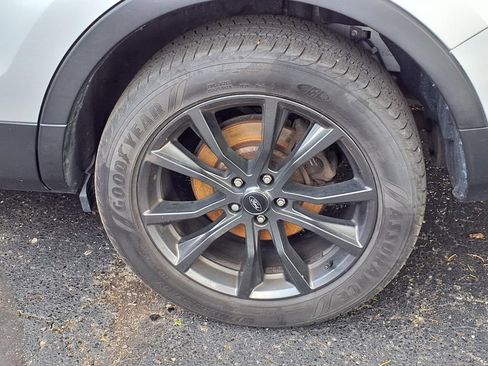 Used 2018 Ford Explorer XLT w/ Equipment Group 202A AWD/4WD image 11