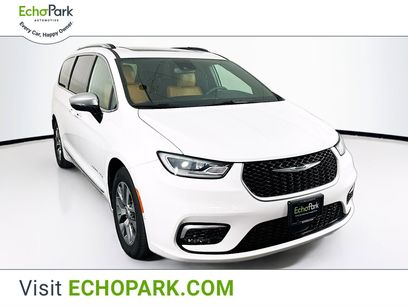 Used 2023 Chrysler Pacifica Pinnacle