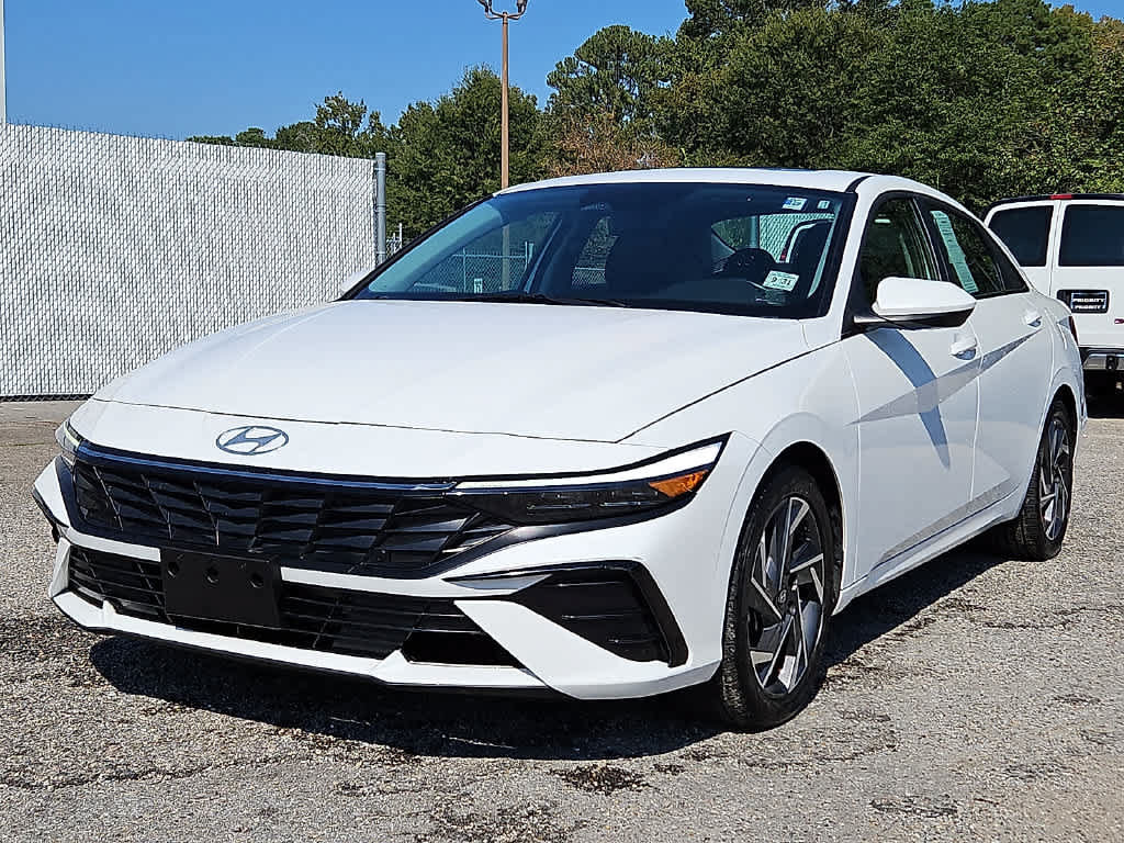 Used 2025 Hyundai Elantra SEL FWD image 1
