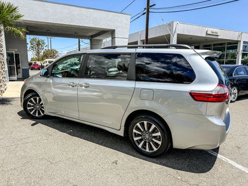 Used 2019 Toyota Sienna XLE w/ XLE Navigation Package AWD/4WD image 3