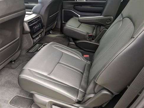 New 2024 Jeep Wagoneer Series III w/ Convenience Group I image 16