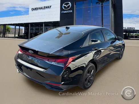 Used 2021 Hyundai Elantra SEL FWD image 3