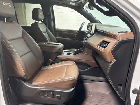 Used 2023 Chevrolet Tahoe High Country w/ Premium Package AWD/4WD image 29