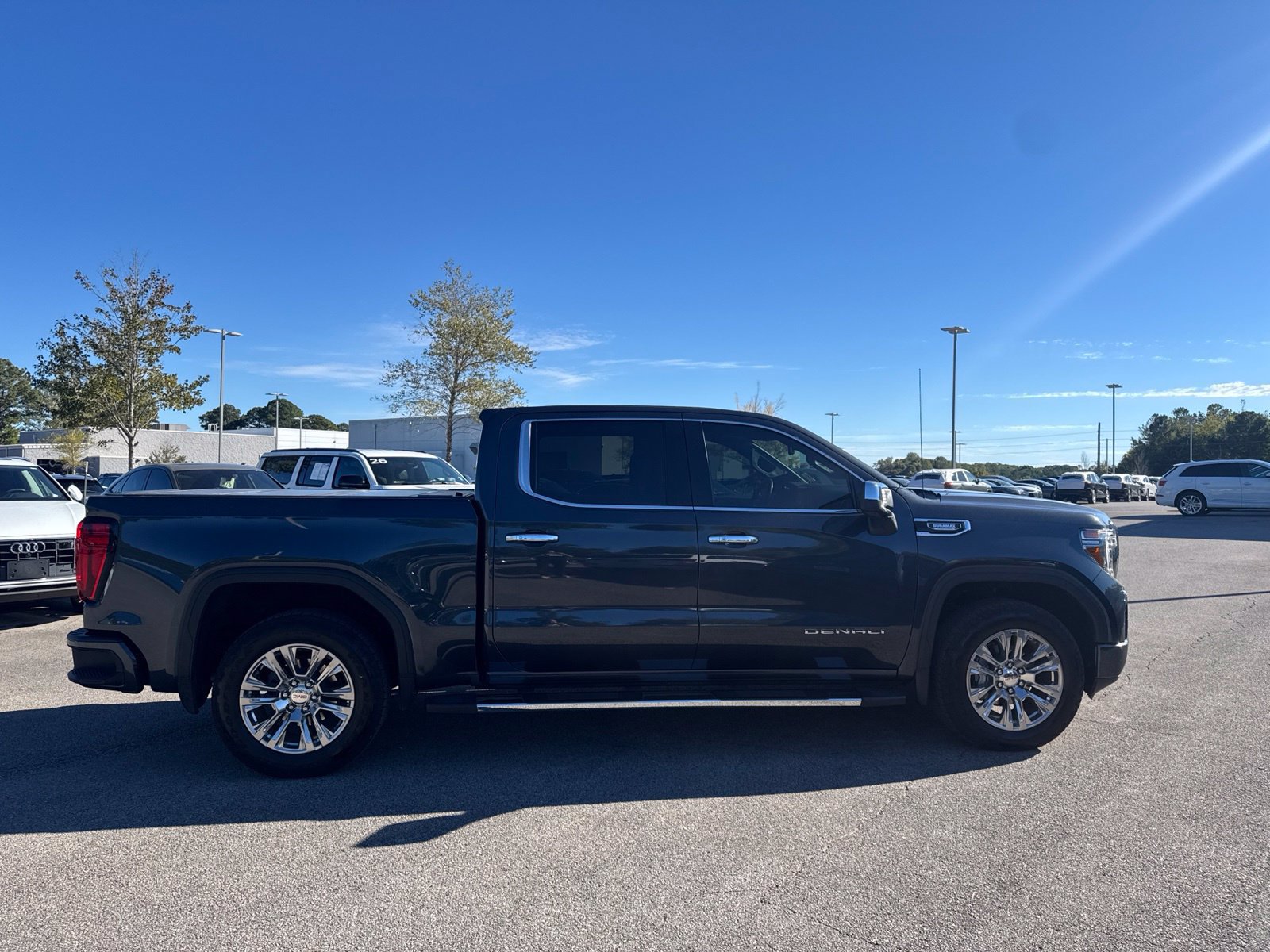 Used 2022 GMC Sierra 1500 Denali w/ Driver Alert Package II AWD/4WD image 4