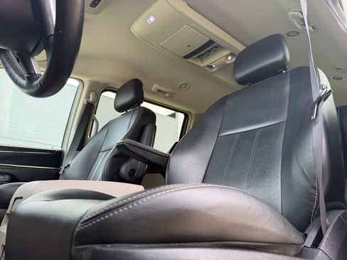 Used 2015 Chrysler Town & Country Touring-L w/ Driver Convenience Group FWD image 13