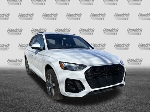 Certified 2024 Audi Q5 2.0T Premium w/ Summer of Audi Package image 2