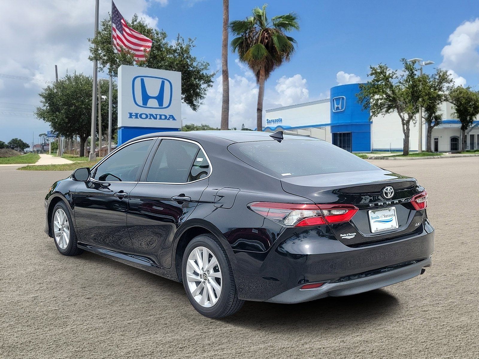 Used 2023 Toyota Camry LE FWD image 5