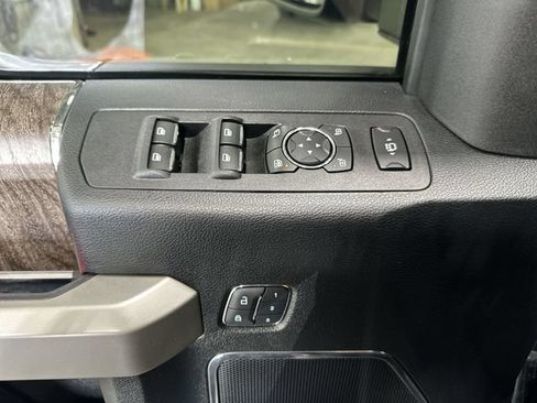 Certified 2018 Ford F250 Lariat w/ Lariat Ultimate Package AWD/4WD image 19