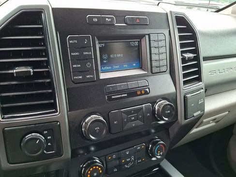 Used 2019 Ford F450 XLT AWD/4WD image 3