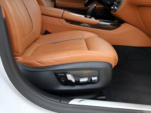 Used 2021 BMW 740i xDrive w/ Premium Package AWD/4WD image 12