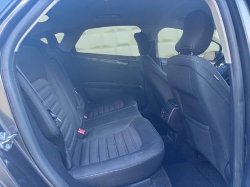 Used 2018 Ford Fusion SE FWD image 19