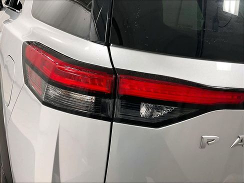 Certified 2024 Nissan Pathfinder SV image 33