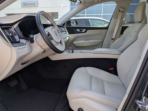 Used 2024 Volvo XC60 B5 Core AWD/4WD image 2