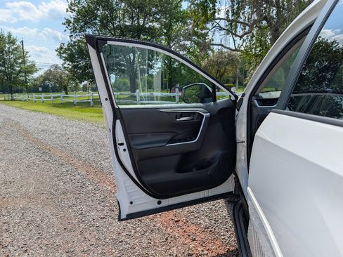 Used 2023 Toyota RAV4 XLE AWD/4WD image 10