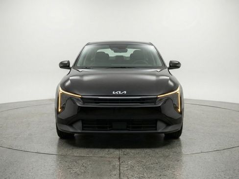 Used 2025 Kia K4 LXS image 2