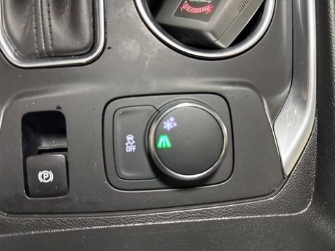 Used 2019 Chevrolet Traverse LT image 9