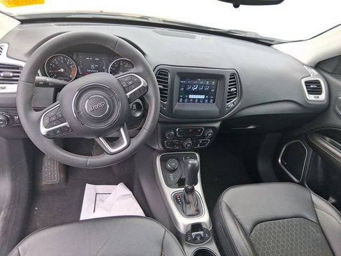 Used 2021 Jeep Compass Latitude w/ Sun and Sound Group AWD/4WD image 12