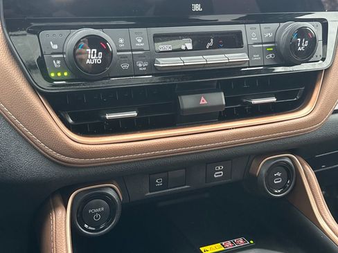 Used 2024 Toyota Grand Highlander AWD Hybrid image 28