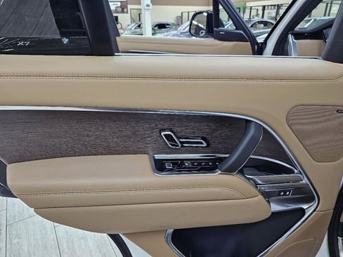 Used 2025 Land Rover Range Rover SE AWD/4WD image 40