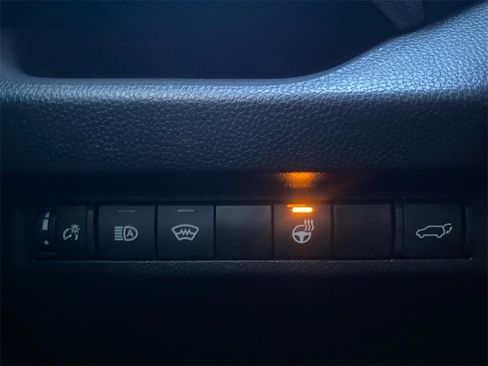 Used 2024 Toyota RAV4 XLE Premium image 20