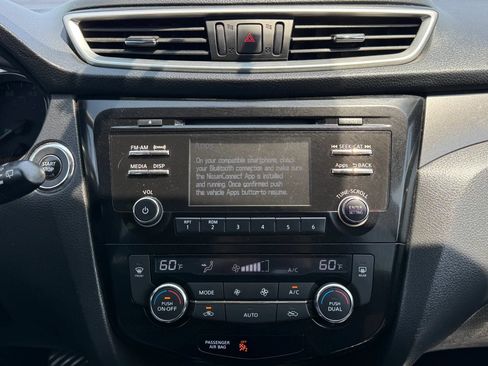Used 2015 Nissan Rogue SV AWD/4WD image 26