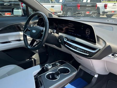 Used 2024 Cadillac Lyriq Luxury AWD/4WD image 18