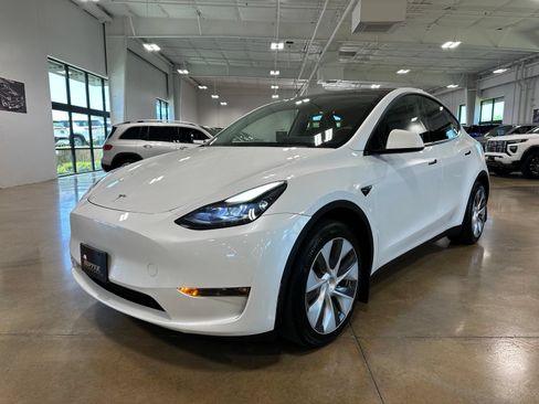 Used 2023 Tesla Model Y Long Range AWD/4WD image 3