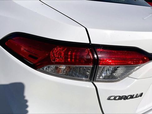 Used 2020 Toyota Corolla LE image 29