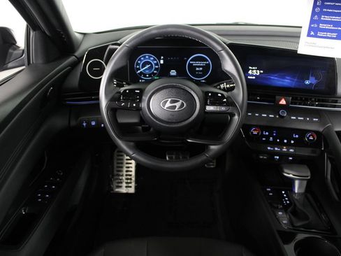 Used 2026 Hyundai Elantra SEL FWD image 8