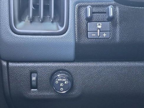 Used 2022 Chevrolet Colorado Z71 w/ Safety Package RWD image 17
