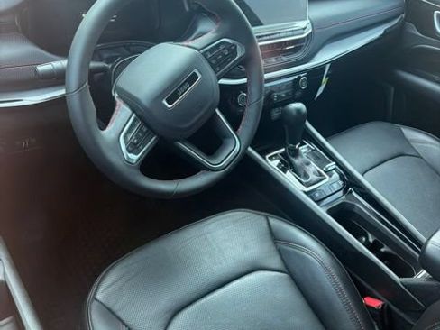 Used 2025 Jeep Compass Trailhawk w/ Trailhawk Elite Group AWD/4WD image 5