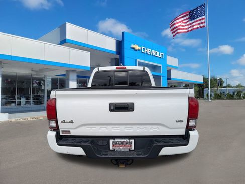 Used 2022 Toyota Tacoma TRD Sport image 5