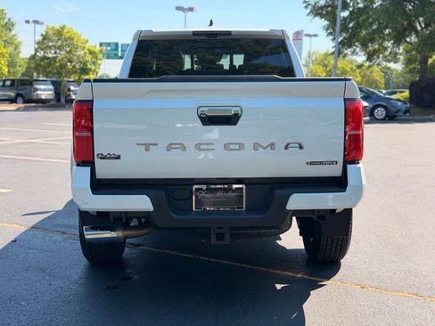 Used 2025 Toyota Tacoma Limited image 10