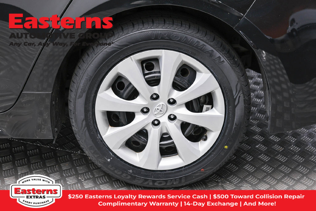 Used 2021 Toyota Corolla LE w/ Carpet Mat Package (TMS) FWD image 9