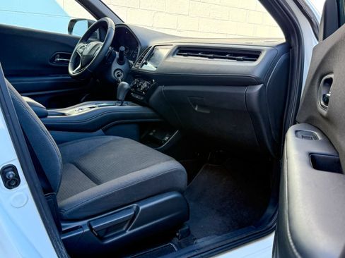 Used 2020 Honda HR-V Sport image 12