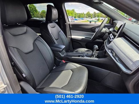 Used 2024 Jeep Compass Latitude AWD/4WD image 17