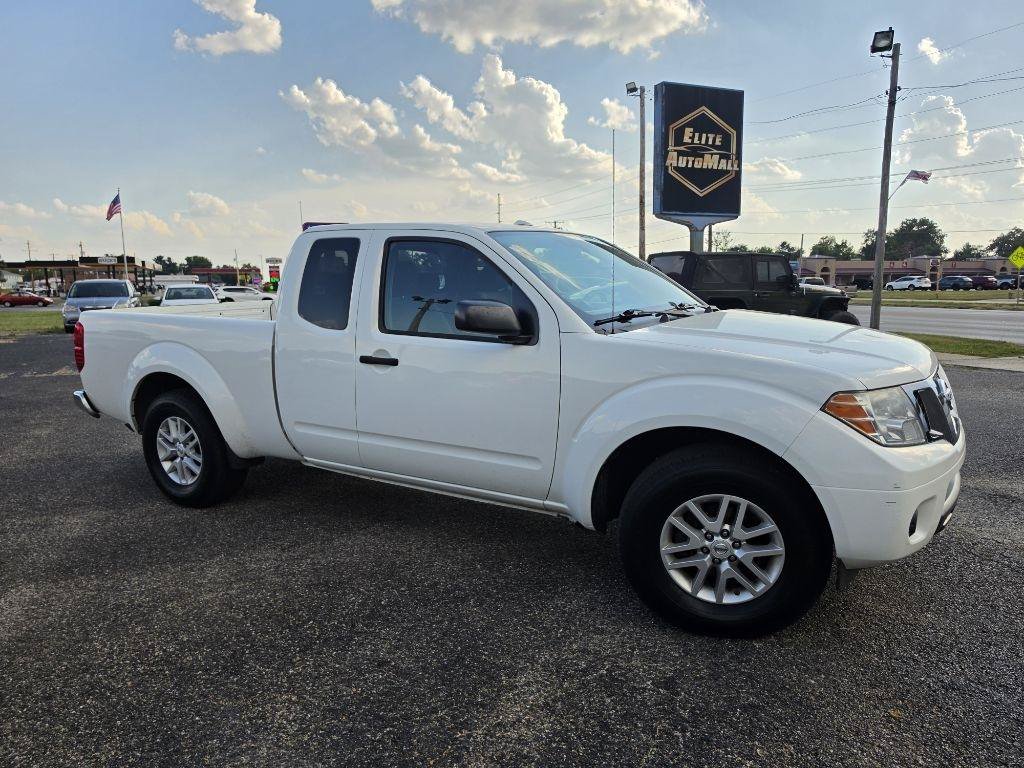 Used 2018 Nissan Frontier SV RWD image 2