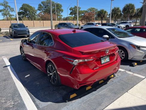 Used 2019 Toyota Camry SE w/ Convenience Package image 4