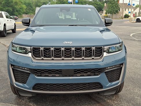 New 2026 Jeep Grand Cherokee Limited AWD/4WD image 2