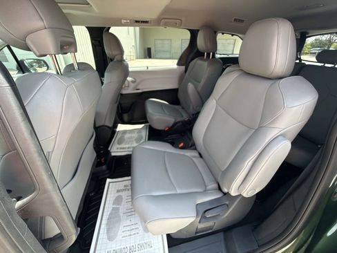 Certified 2026 Toyota Sienna XLE FWD image 25