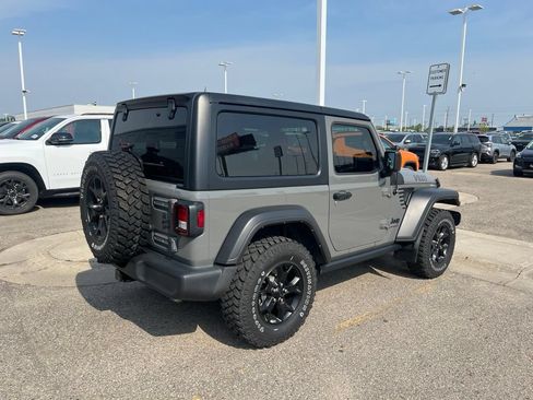 Used 2022 Jeep Wrangler Sport AWD/4WD image 3