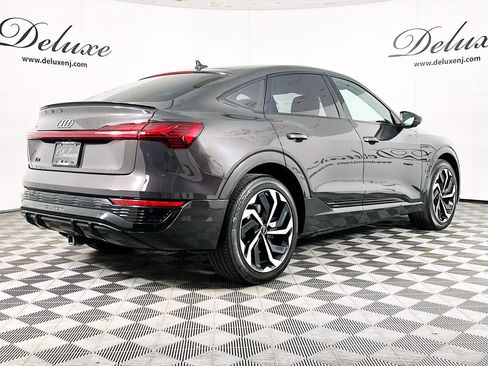Used 2024 Audi Q8 e-tron Prestige w/ Prestige Package image 6
