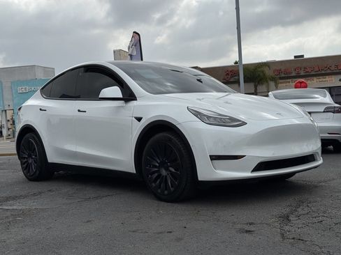 Used 2022 Tesla Model Y Long Range AWD/4WD image 5